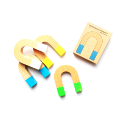 Wooden Horseshoe Magnets
